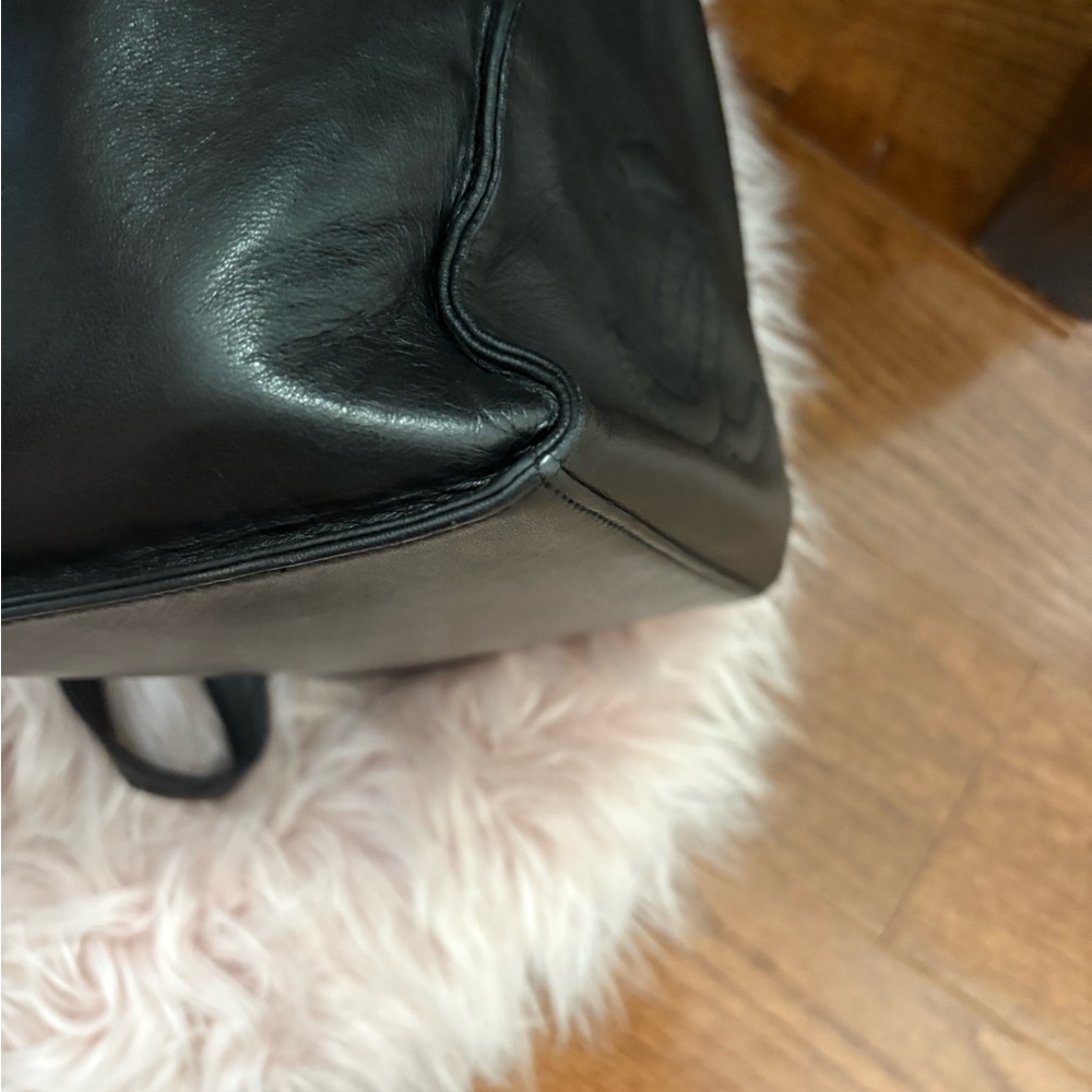 CHANEL Black Leather Bucket Bag - Picture 11 of 16